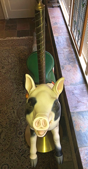 Dentzel pig front view